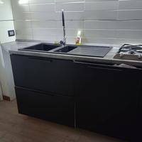 cucina completa di elettrodomestici