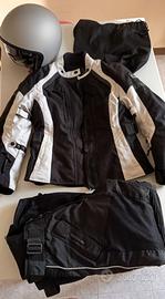 Tuta da moto donna completa di casco e stivaletti