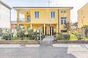 villa-di-260-m²-con-5-locali-e-box-auto-doppio-a-n