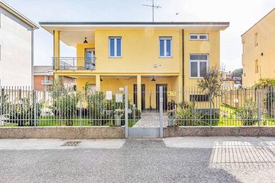 Villa di 260 m² con 5 locali e box auto doppio a N