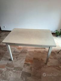 Tavolo allungabile in legno