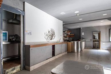 AMPIO LOCALE COMMERCIALE A GAZZANIGA.