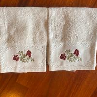 Coppia asciugamani ospite panna e fiori