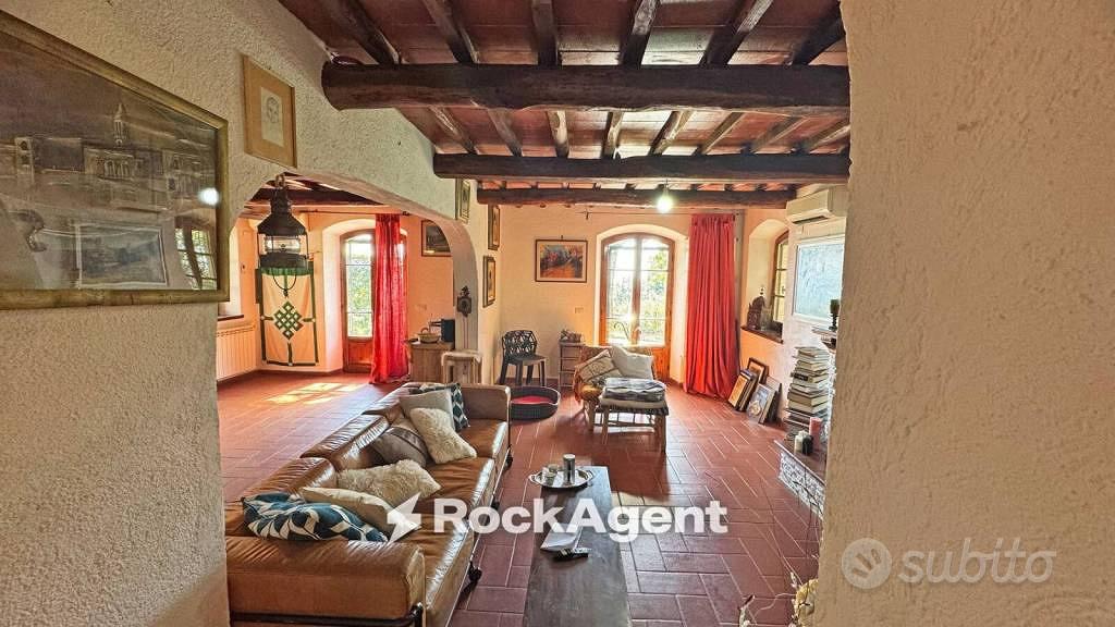Rustico / Casale di 405 m² con più di 5 locali a M - Vista 5