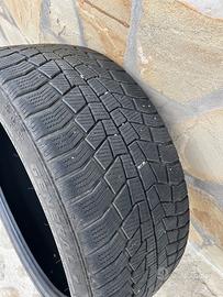 Due Gomme termiche invernali 225-40-18 92v