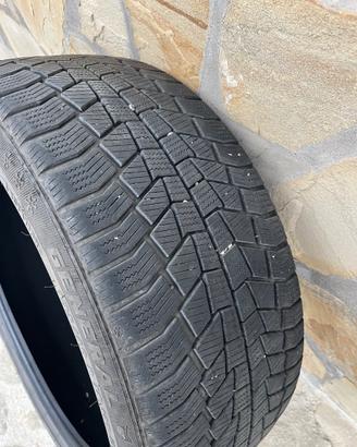 Due Gomme termiche invernali 225-40-18 92v
