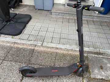 Monopattino elettrico Ninebot Kickscooter E25E