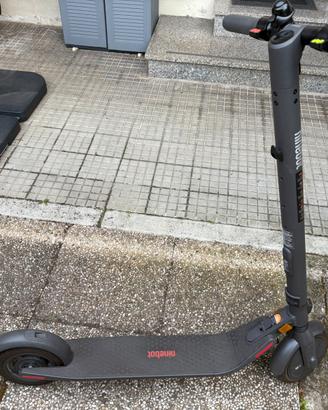 Monopattino elettrico Ninebot Kickscooter E25E
