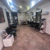 ARREDAMENTO COMPLETO PER PARRUCCHIERE