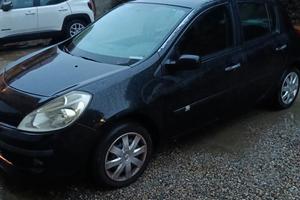  macchina Renault Clio 