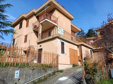 4 LOCALI A SAVIGNONE