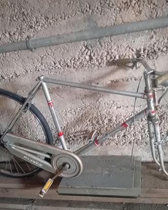 Telaio bici sport 28" epoca rizzato, portalampade