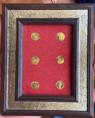 Cornice da collezione con 6 monete d’Oro 8 carati