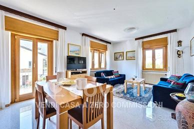 Villa di 280 m² con 5 locali e box auto a Feltre