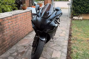 Yamaha r1