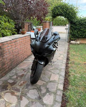 Yamaha r1