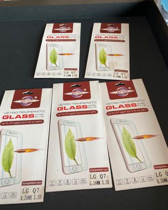 Cinque pacchetti vetro temperato LG Q7