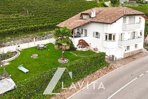Villa unifamiliare con giardino a Caldaro