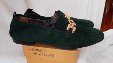 mocassino in camoscio verde con tassello dorato,