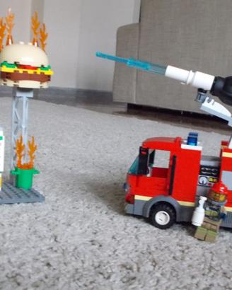 LEGO CITY 60214 — Fiamme al Burger Bar