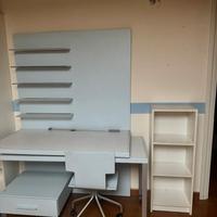 CAMERETTA CON DUE LETTI E SCRIVANIA