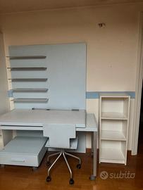 CAMERETTA CON DUE LETTI E SCRIVANIA