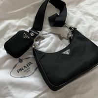 Borsa mini Prada Re-Edition 2005 a mano e a spalla