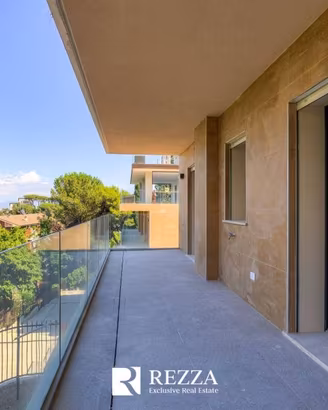 Appartamento di 82 m² con 3 locali e box auto a Ro