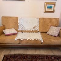 Splendido salotto con divano e 2 poltrone in legno