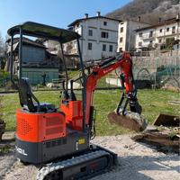 MINI ESCAVATORE 12 qt. CON  ACCESSORI