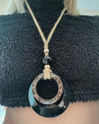 Collana lunga boho con maxi ciondolo ad anelli ner