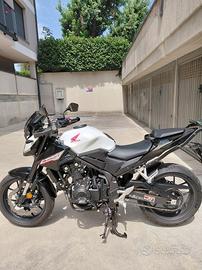 Honda CB500 Hornet 2024
