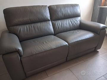 Divano grigio motorizzato 3 posti in pelle  in  en