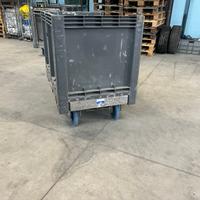 Contenitori in plastica con freno e rotelle