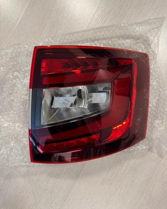FANALE POSTERIORE SKODA OCTAVIA  3 NUOVO