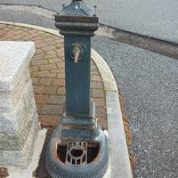 Fontana da giardino a colonna in ghisa - Stile Vin