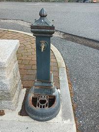 Fontana da giardino a colonna in ghisa - Stile Vin