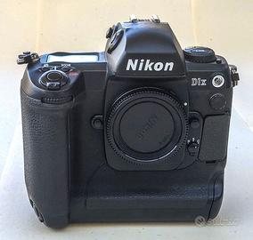 NIKON D1 X FOTOCAMERA DSRL CORPO COMPRESE 4 CARD