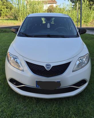 Lancia Ypsilon 1.2 benzina Silver