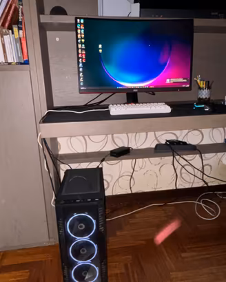 Postazione gaming completa disponibile 20 giorni