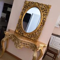 Consolle e specchiera in foglia d'oro