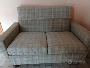 divanetto due posti e poltrona