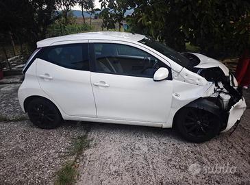 Toyota aygo incidentata