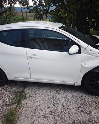 Toyota aygo incidentata