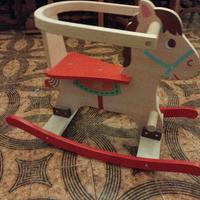 Cavalluccio a dondolo in legno