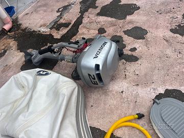 Motore fuoribordo 2,3 cavalli Honda più gommoncino