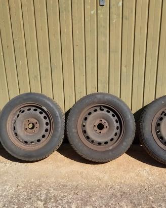 Set 4 cerchi ferro R14 con gomme invernali