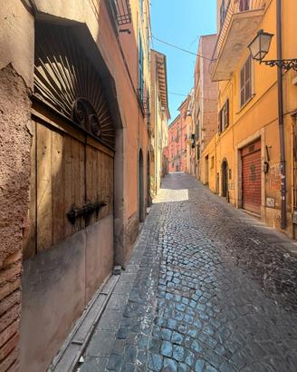 Cantina con Appartamento