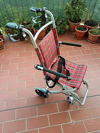 Sedia a rotelle pieghevole