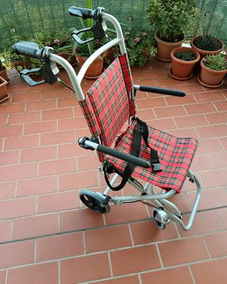 Sedia a rotelle pieghevole